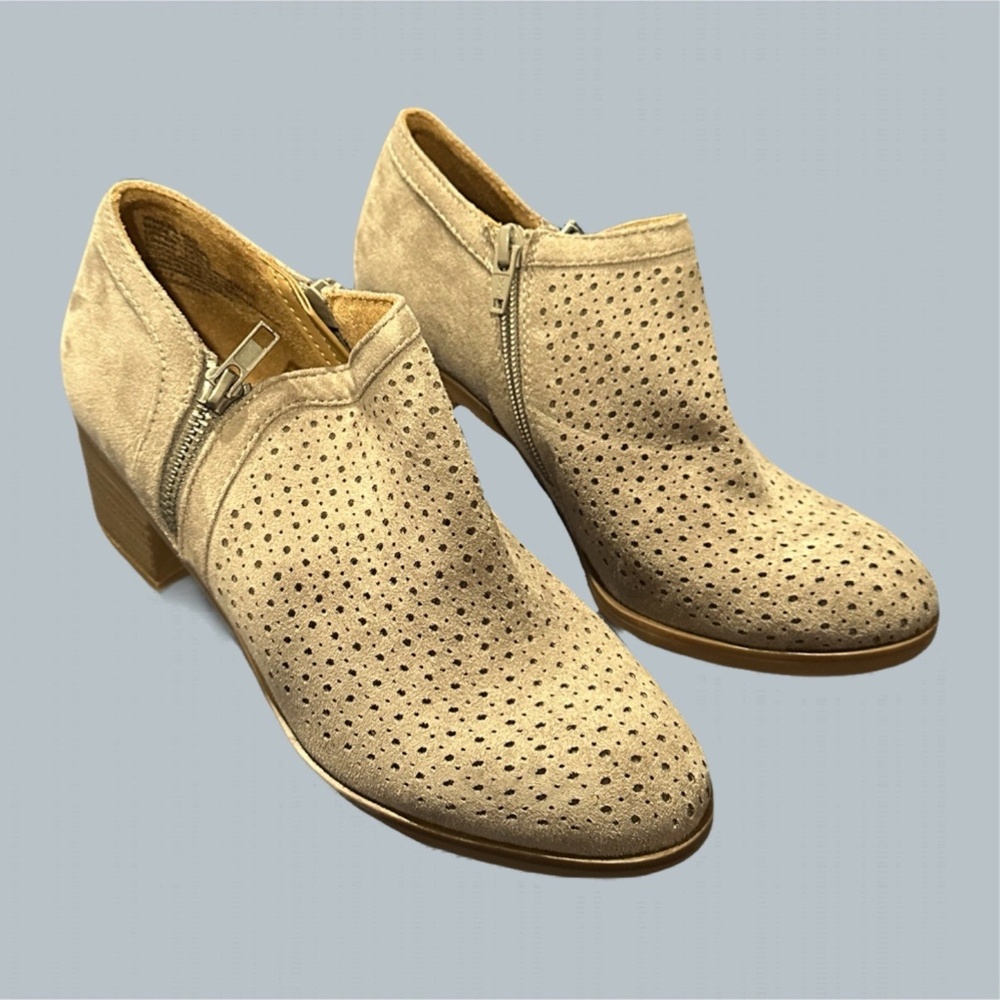 sonoma size 6.5 Women's Ankle Bootie heels tan zip up pattern design going out
